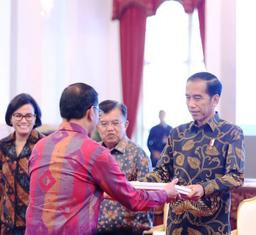Kepala BPS Terima Langsung DIPA  2017 dari Presiden Jokowi
